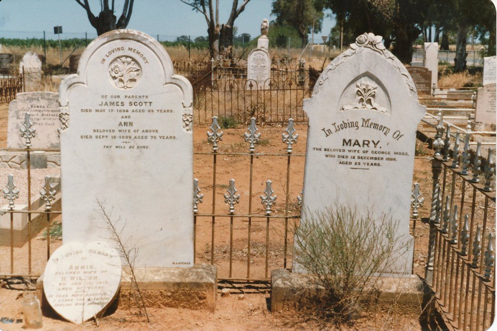 Angle Vale Cemetery: Scott &amp; Moss