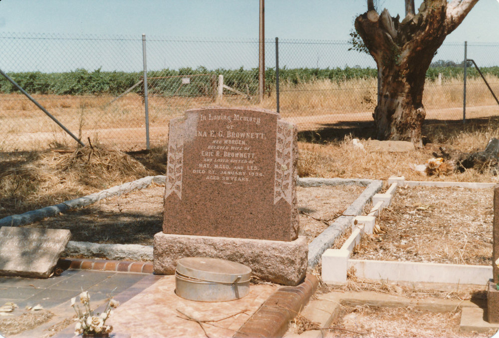 Angle Vale Cemetery: Eric and Ina Brownett