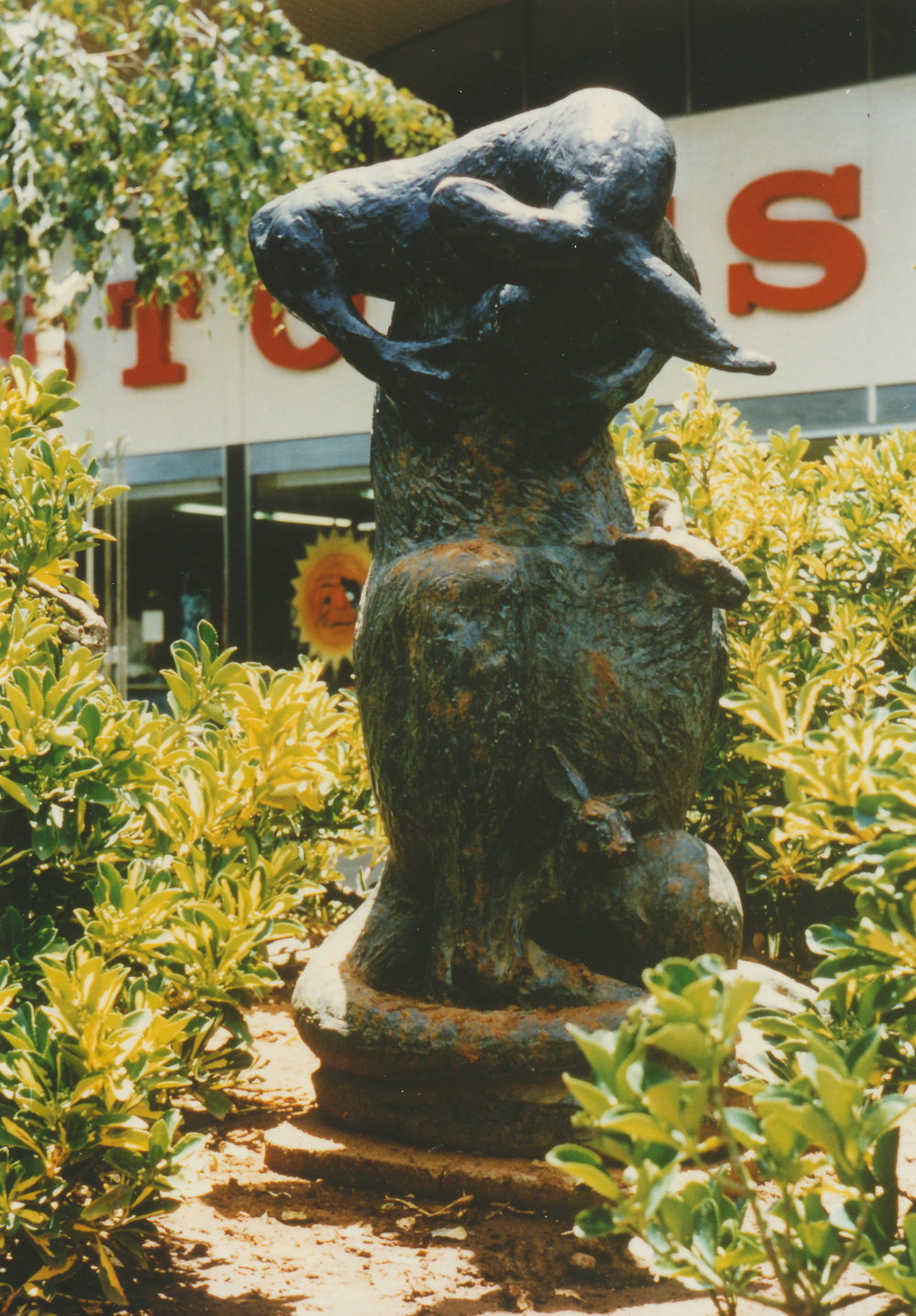 John Dowie Sculpture, Elizabeth Town Centre