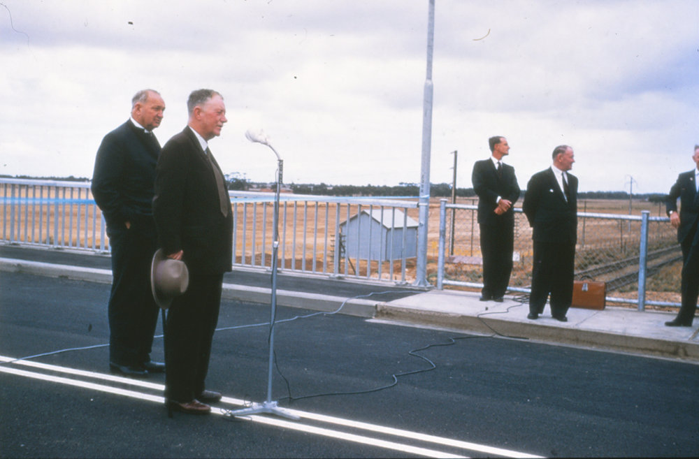 Winterslow Bridge, Elizabeth