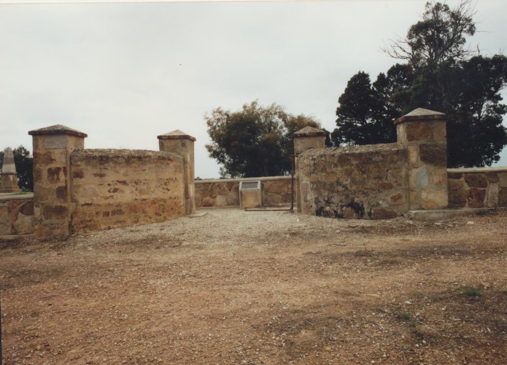 Uley Cemetery, One Tree Hill