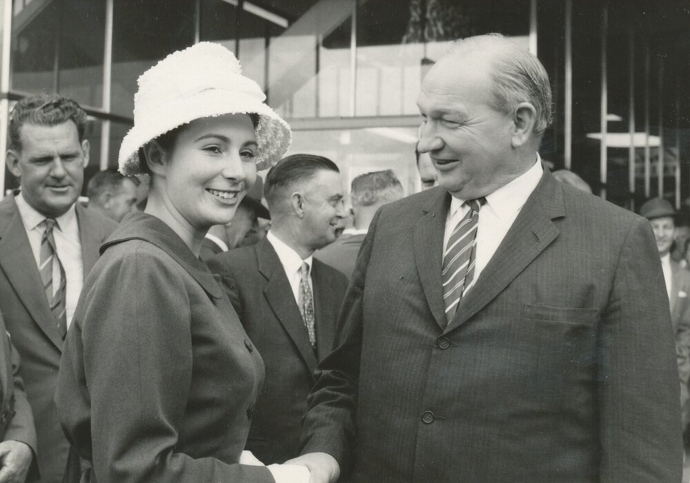 Elizabeth Town Centre Opening : 17/11/60