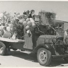 Elizabeth Birthday Celebrations : 1956