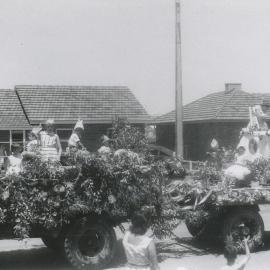 Elizabeth Birthday Celebrations : 1958