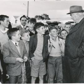 Prime Minister's visit to Elizabeth : 1958