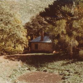Halletts Cottage: 1977