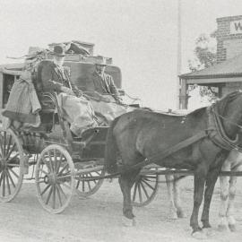 Stagecoach at Wheatsheaf Hotel, Virginia
