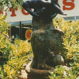 John Dowie Sculpture, Elizabeth Town Centre