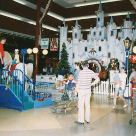 Christmas shopping at Elizabeth City Centre: 1994