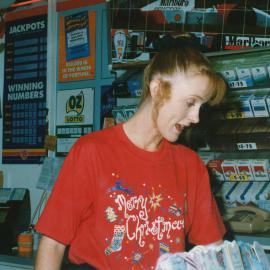 Christmas shopping at Elizabeth City Centre: 1994