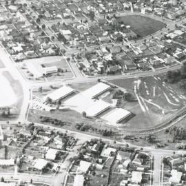 Elizabeth Downs: 1975.