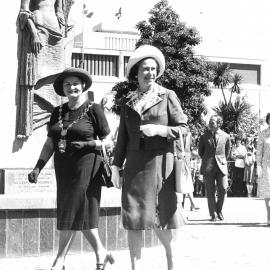 Queen Elizabeth Visit to Elizabeth: 1977