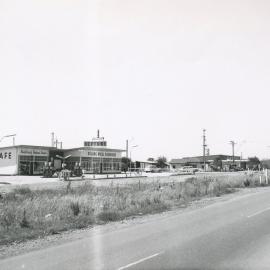 Rolling Wheel Roadhouse, Main North Road, Salisbury: 1965