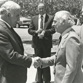 Sir Zelman Cowan visits Elizabeth: 1980