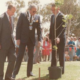 Duke of Edinburgh visit to Elizabeth: 1986