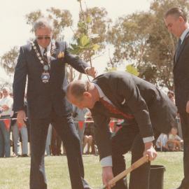 Duke of Edinburgh visit to Elizabeth: 1986