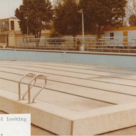 Elizabeth Aquadome: 1984