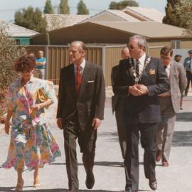 Prince Philip visits Elizabeth: 1986