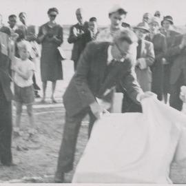 Grove of Nations unveiling, Elizabeth