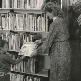 Elizabeth South Library, opening day: 1986