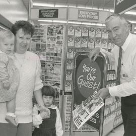 Big W Elizabeth: 1990