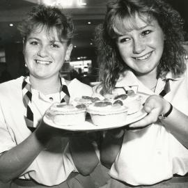 Broadway Cafe : 1990