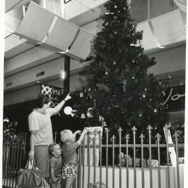 Christmas at Elizabeth City Centre : 1987