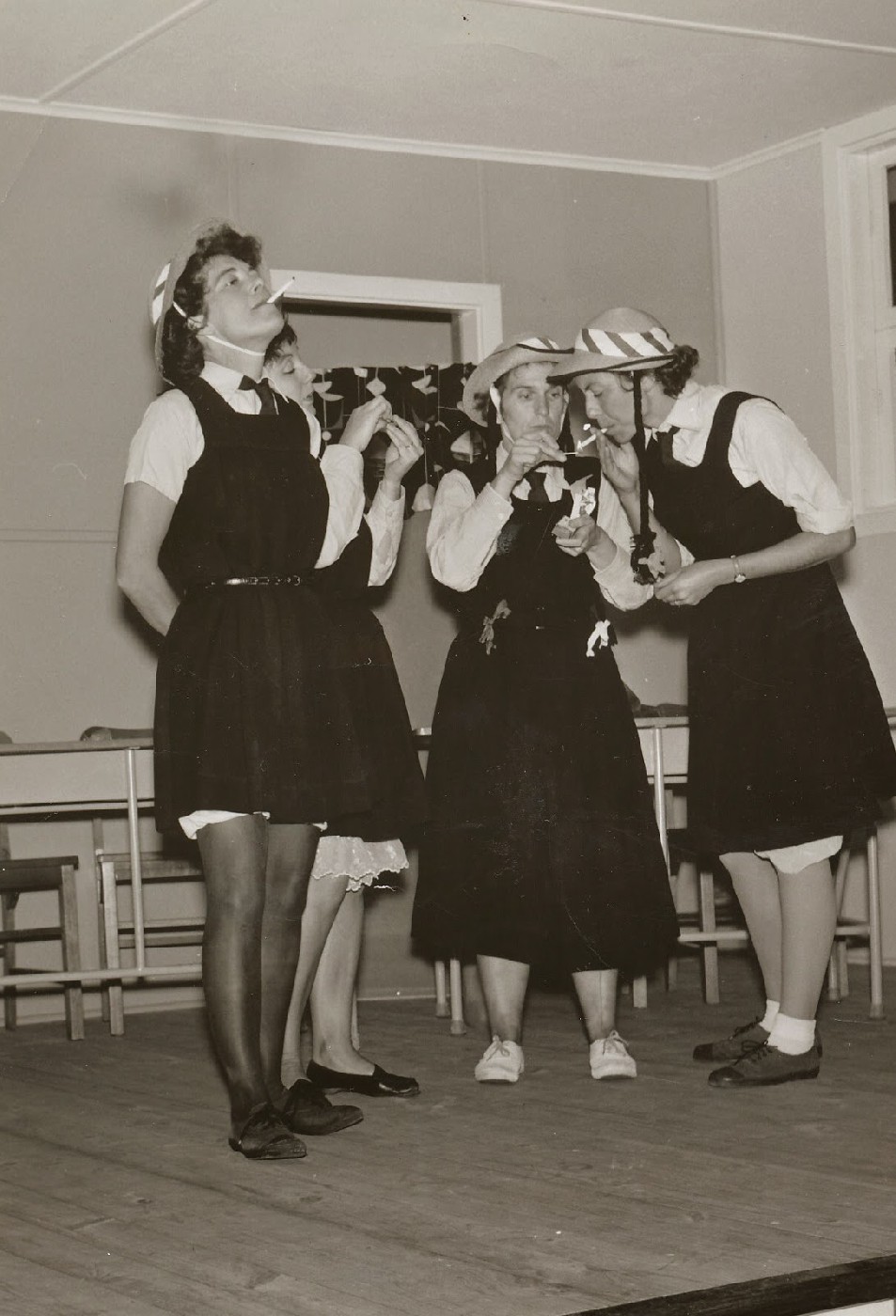 Tansy Vincent, Norah Reeves, Phoebe Lyon, Joan Tatum.
PH02427