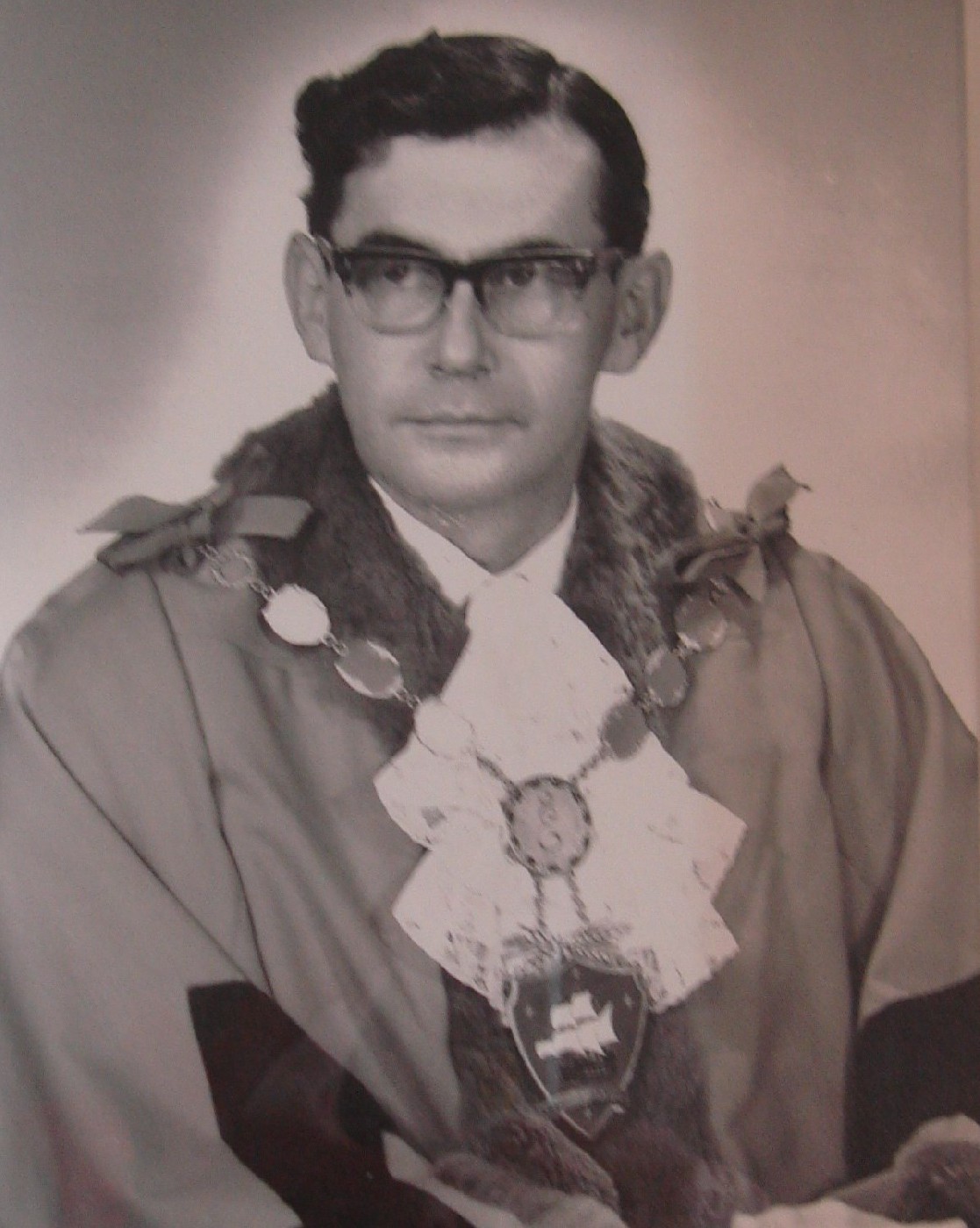 Mayoral portrait of Frank O'Sullivan